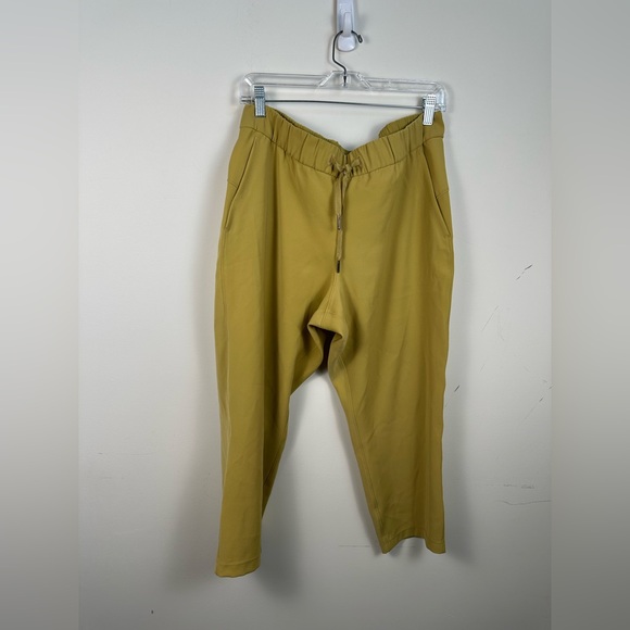 Lululemon On the Fly Size 10 Yellow/Green Cropped EUC - Picture 1 of 6